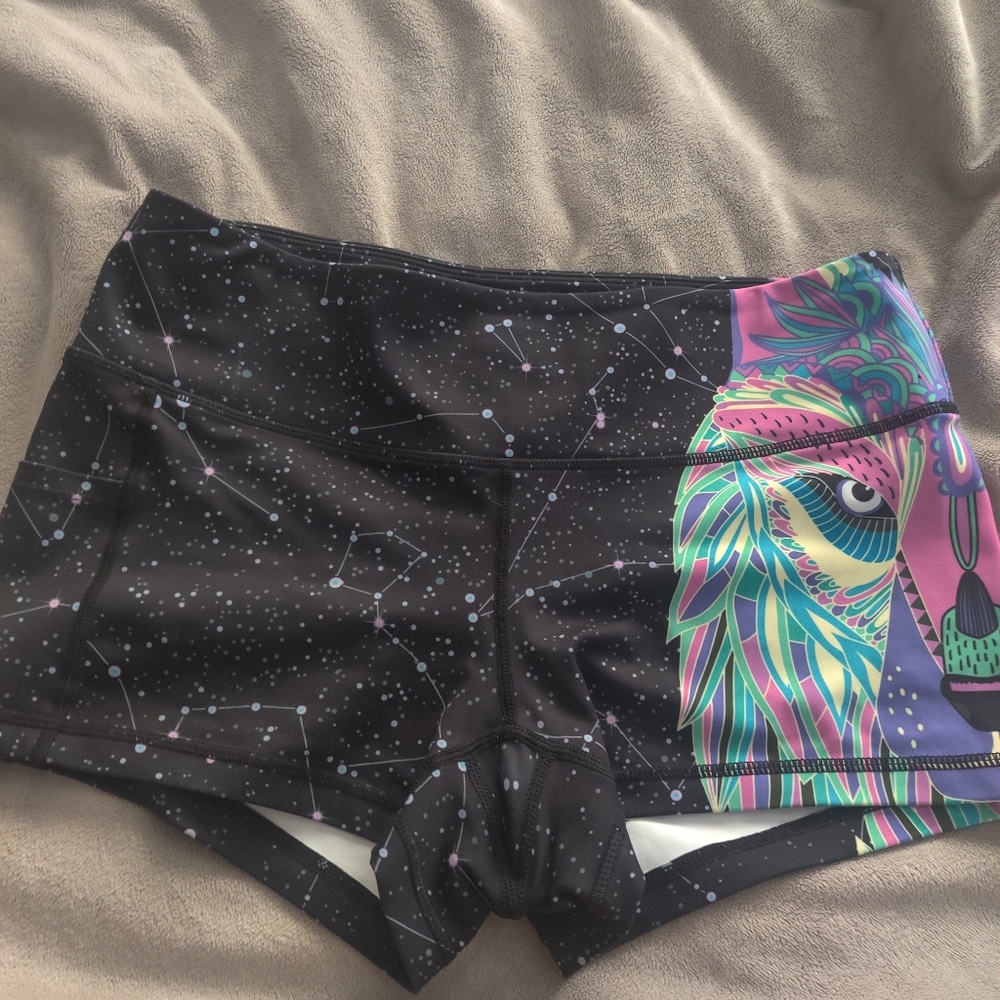 Feed Me Fight Me Half Wolf Shorts M